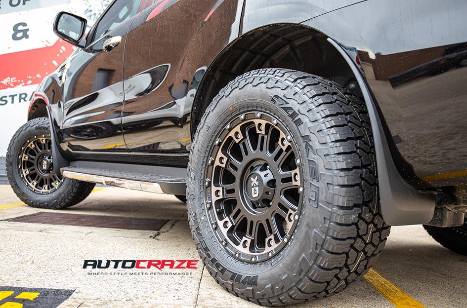 FORD EVEREST HOSS XD II SATIN BLACK DARK TINT
